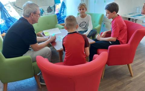 Hier ist ein Bild von einer Leseaktion.